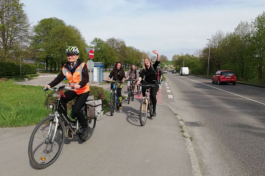 Mit dem Fahrrad in die Stadt Mit dem Fahrrad in die Stadt