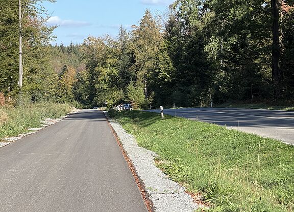 Teilababschnitte des neuen Radweges entlang der B 14 