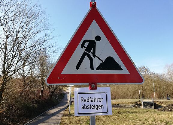 Radfahrer werden zu Radschieber